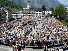 Asamblea en el Cantón de Glarus (Suiza) From wikipedia.org