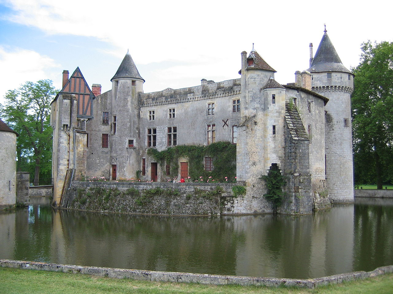 Castillo de la Brède, lugar de nacimiento de Montesquieu.